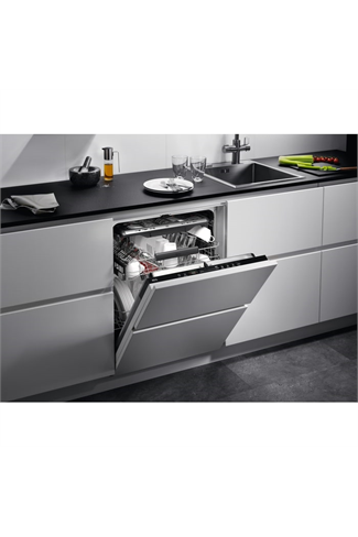 AEG FSE74747P
Fully integrated ProClean dishwasher, 15ps, C, 44dB, 11ltr water consumption, Full wi